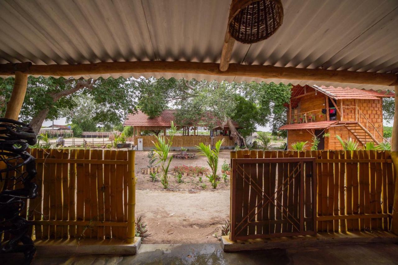 Beach Lagoon Parans Hotel Arugam Bay Exterior foto
